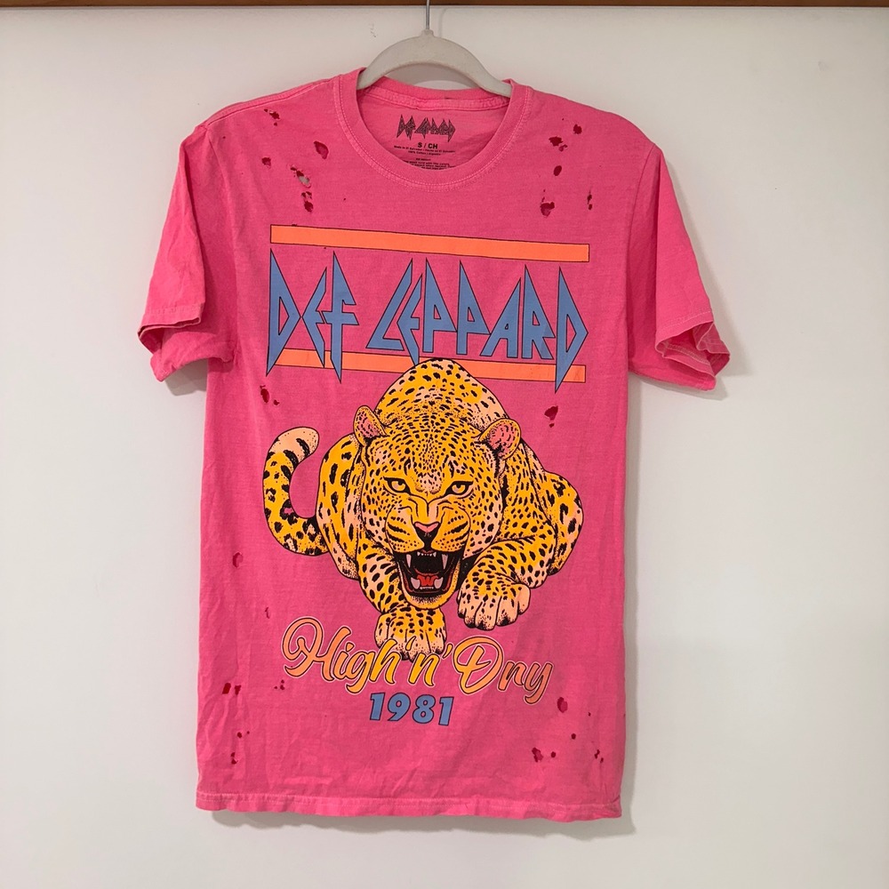 Def Leppard‎ High 'n' Dry 1981 Graphic Tee Unisex Small Pink Distressed | Rock